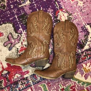 Very Volatile Women’s Raspy 8.5 Taupe Boots